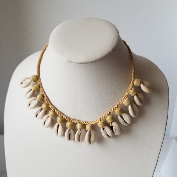 Cowrie shell necklace - Picture 7 of 7